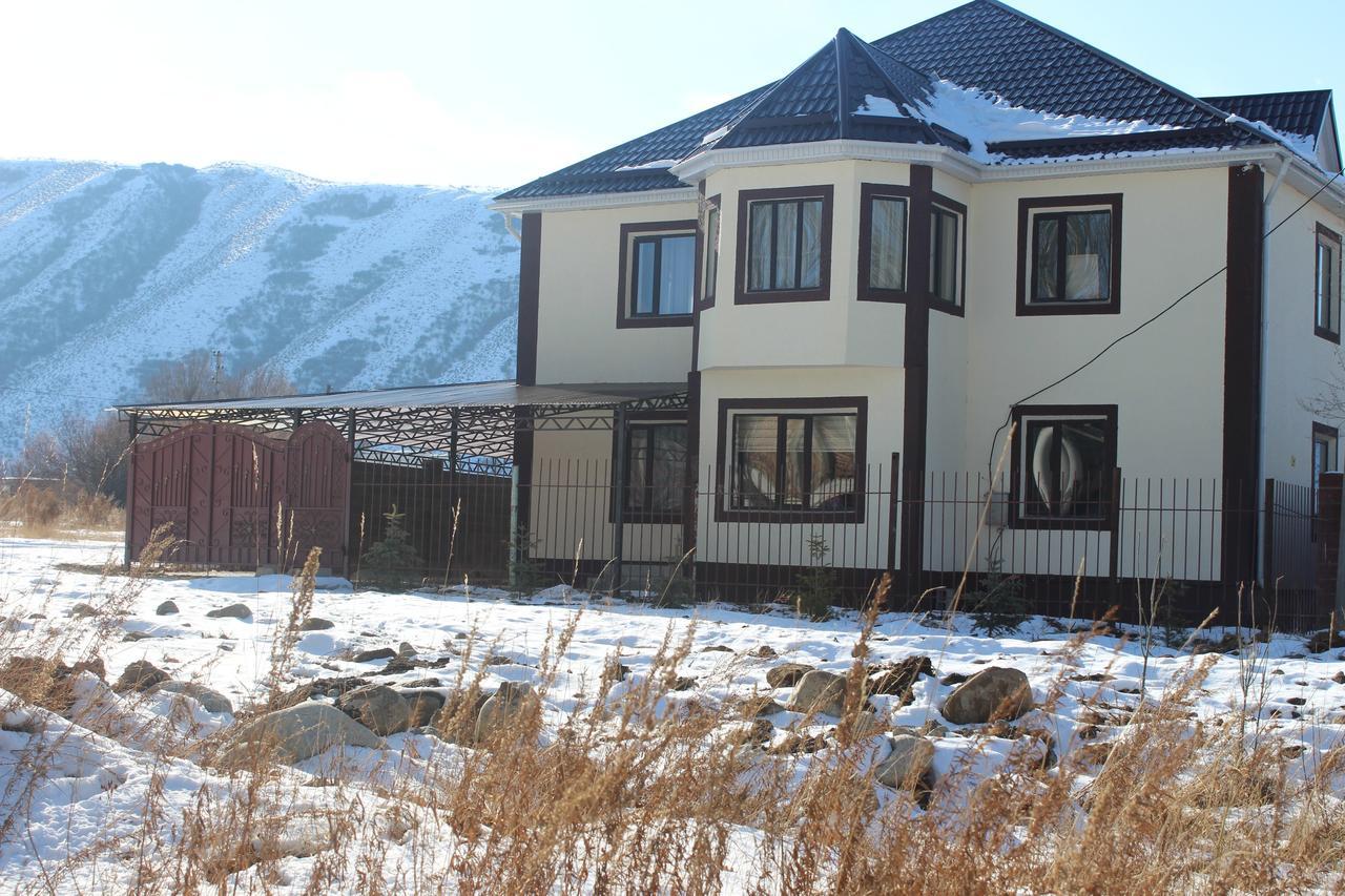 Mount Yard Karakol Hotel Buitenkant foto