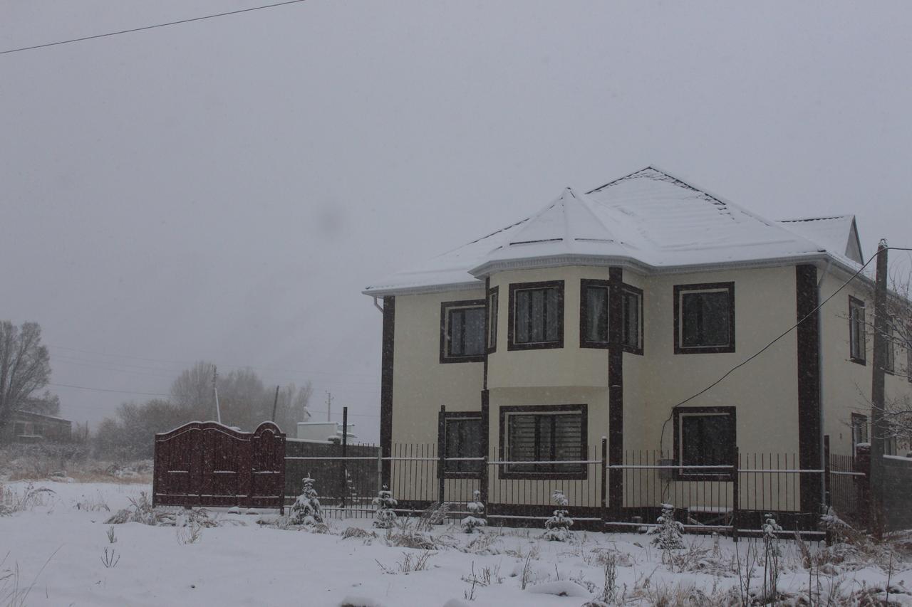 Mount Yard Karakol Hotel Buitenkant foto