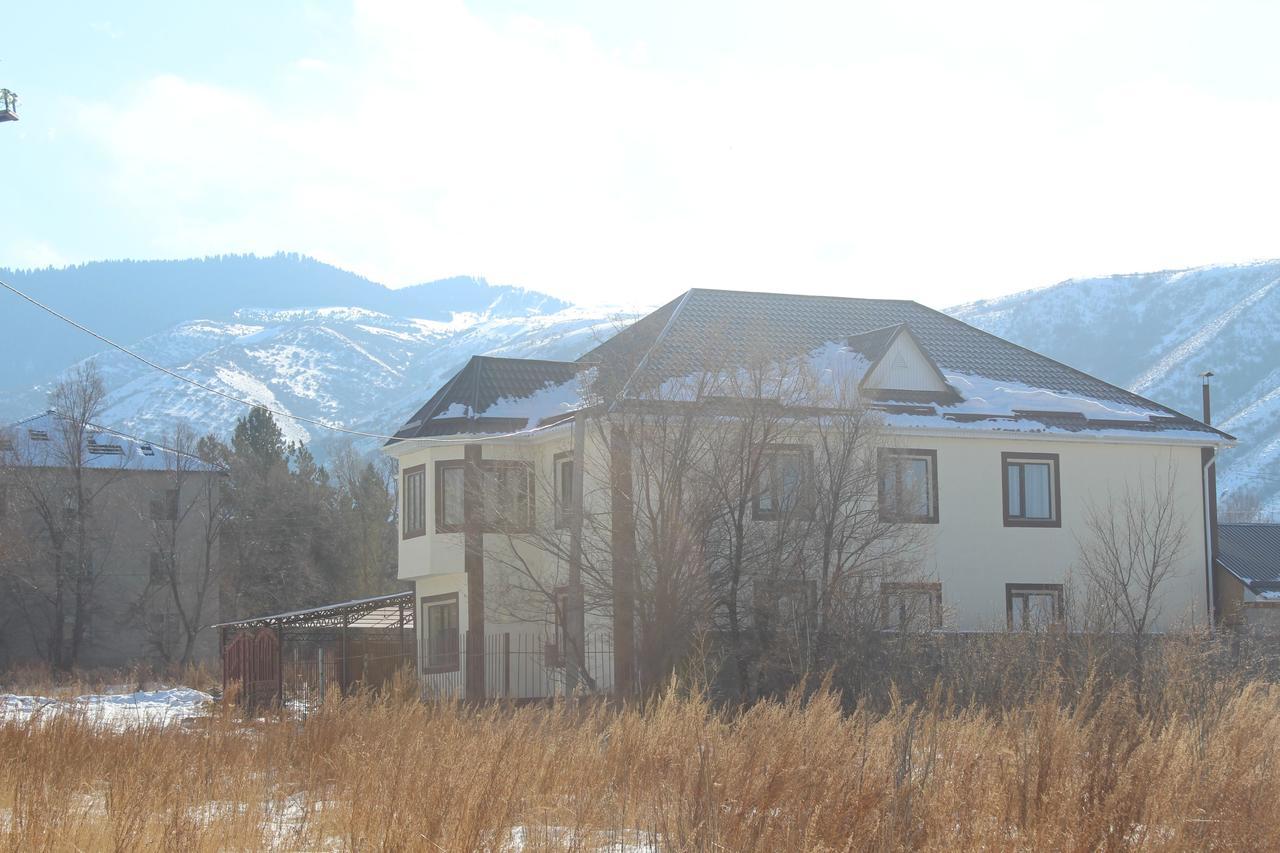 Mount Yard Karakol Hotel Buitenkant foto