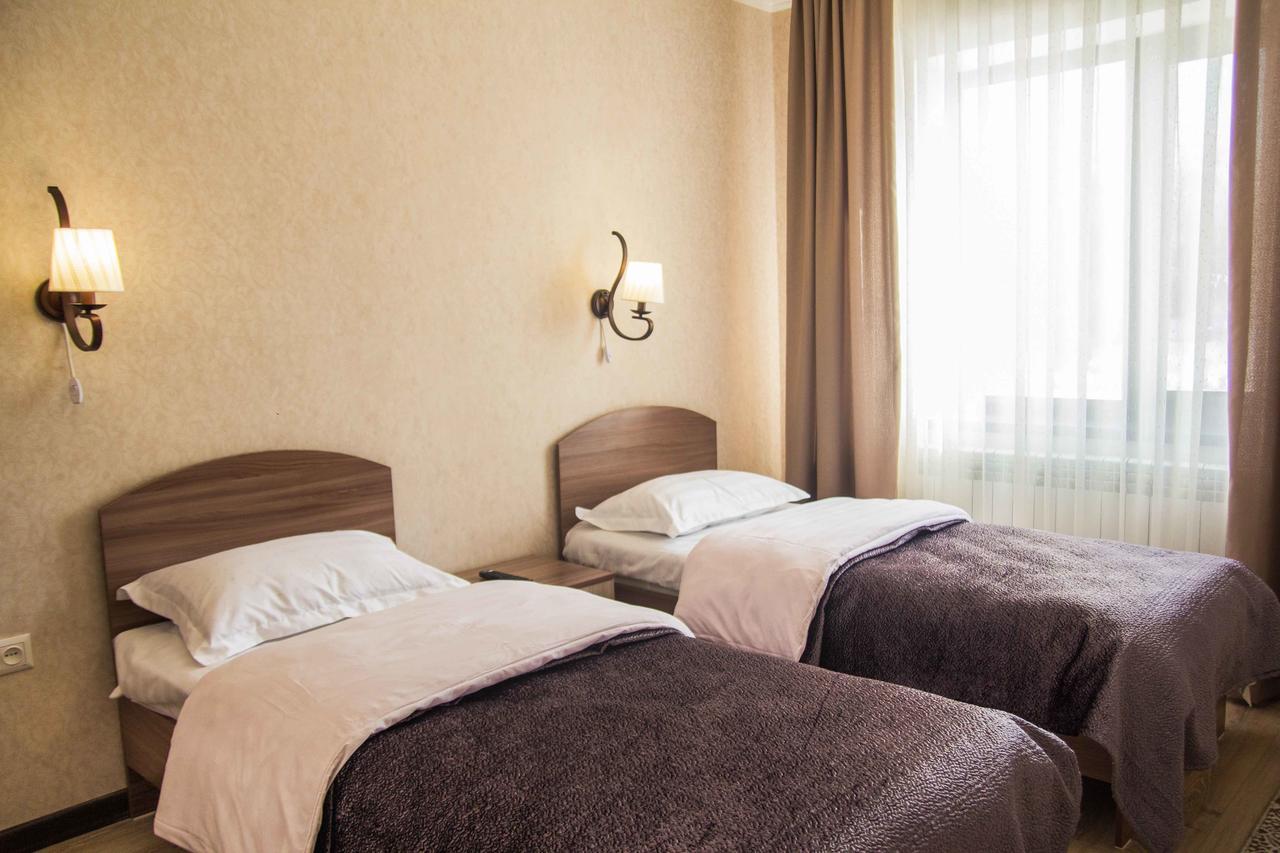 Mount Yard Karakol Hotel Buitenkant foto