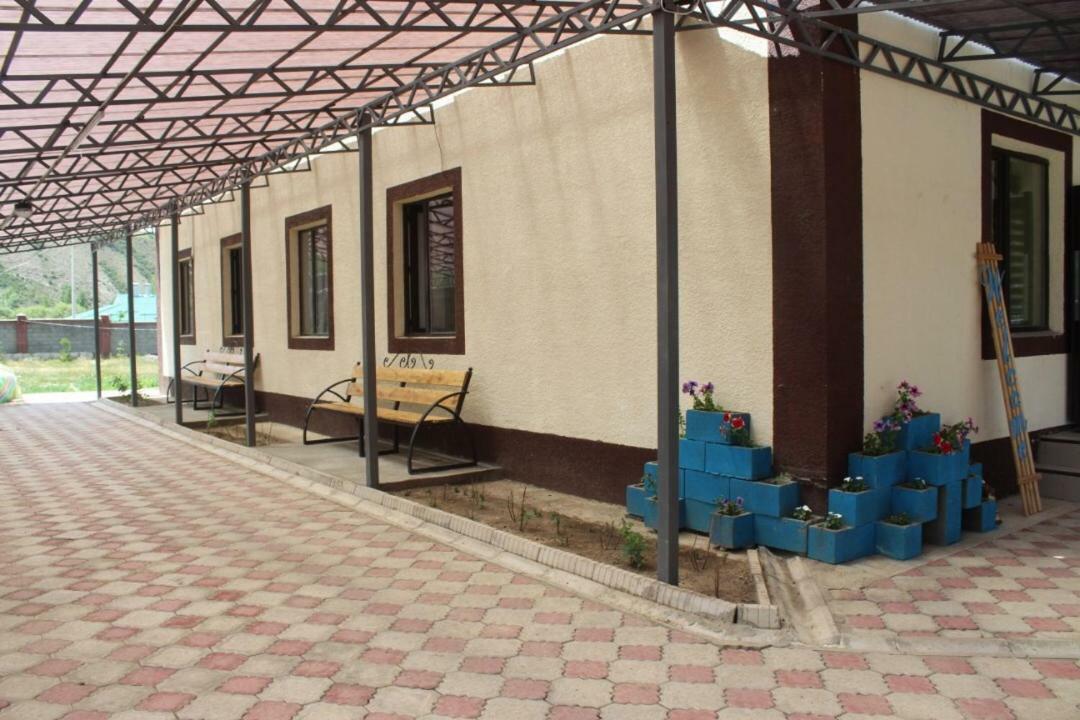 Mount Yard Karakol Hotel Buitenkant foto